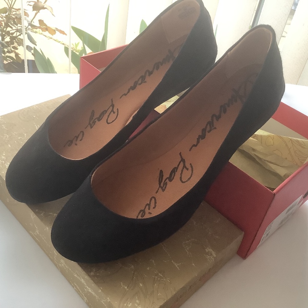BRAND NEW American Rag ballet flats, black faux leather, comfy classic NIB.